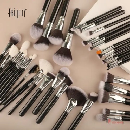 Cosmetic Brushes Bundle - Professional Makeup Tools - thumbnail image - Premier B2B Stocklot Marketplace