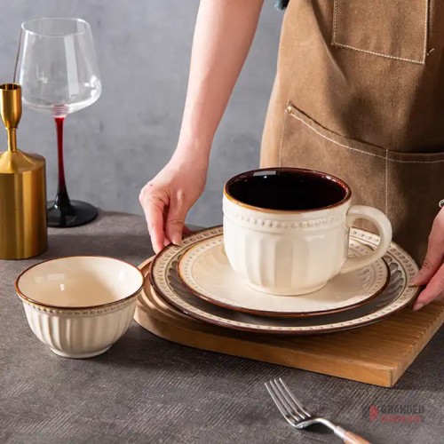 Elegant European Fine Ceramic 8-Piece Dinnerware Set - Bulk Supply - thumbnail image - Premier B2B Stocklot Marketplace